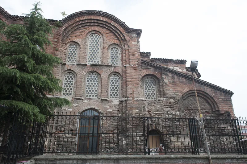 Az Eski İmaret Camii minarettje – Isztambul-útikönyv