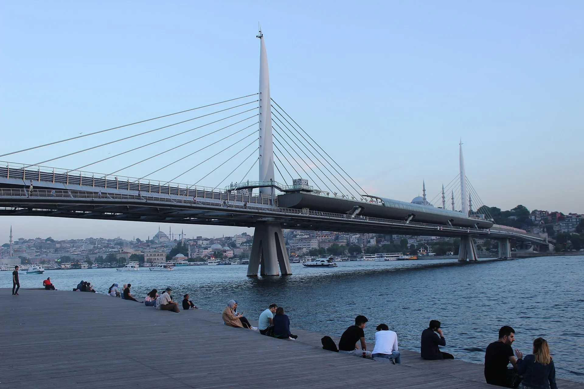 Метромост Золотой рог в Стамбуле — гид по Haliç Köprüsü