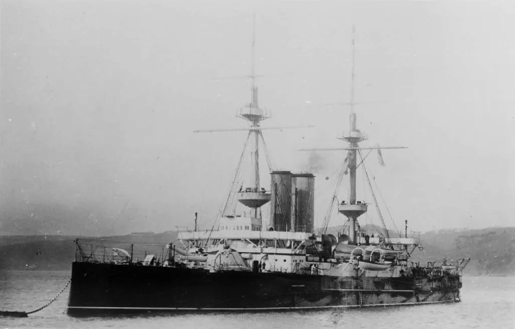 战列舰“海洋”号（HMS Ocean）：1915年在达达尼尔海峡沉没