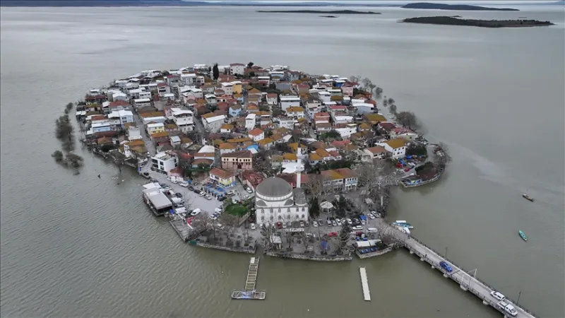 Uluabat Lake's water reaches the houses in 