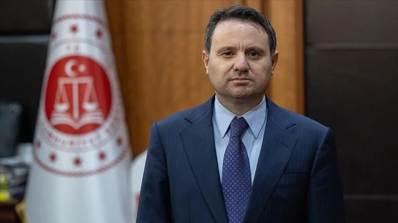 Gürlek miniszter nyilatkozata a tömegközlekedési eszközökön egy utast megfenyegető nő ügyében folytatott nyomozásról
