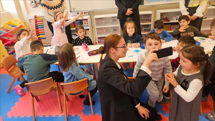 Kastamonussa kuvattu video, jossa päiväkotilapset tervehtivät kauppiaita juhlapäivänä, herätti kiinnostusta