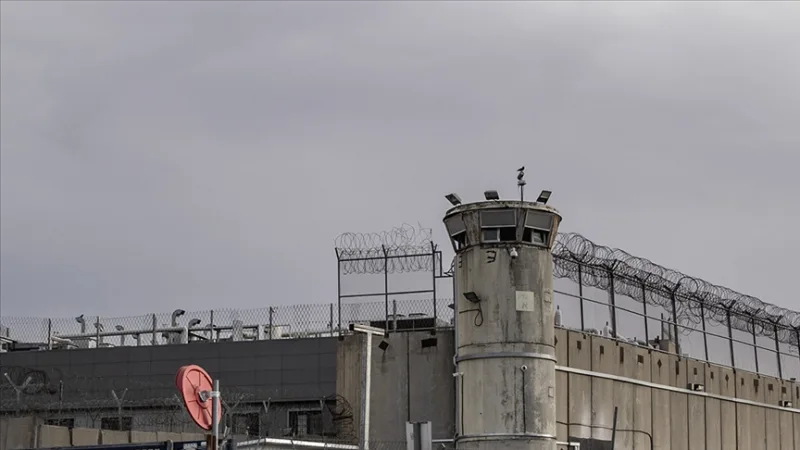 Apelo de organizações palestinianas para a «libertação incondicional de 350 crianças detidas nas prisões israelitas»