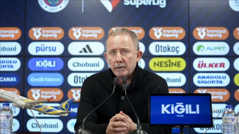 Sergen Yalçın, treinador do Beşiktaş: Ganhar o jogo com um penálti destes não condizia com a noite