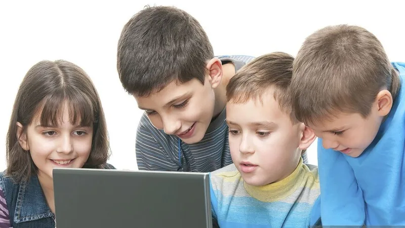 Turkijoje ieškoma naujo veiksmų plano, skirto vaikų saugumui internete užtikrinti