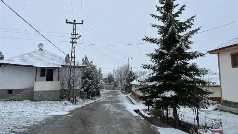 Čankırı ir Karabük aukštumose snigo